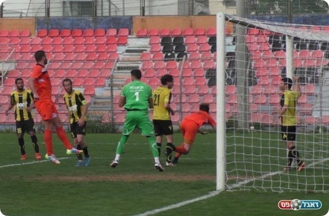 שתי הזדמנויות במחצית. רז עוצר (שקד מורג)